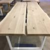 Eikenhouten tafel met metalen onderstel U vorm wit